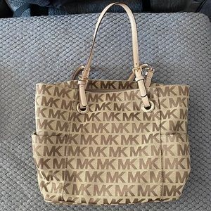 Micheal Kors Jet set tote